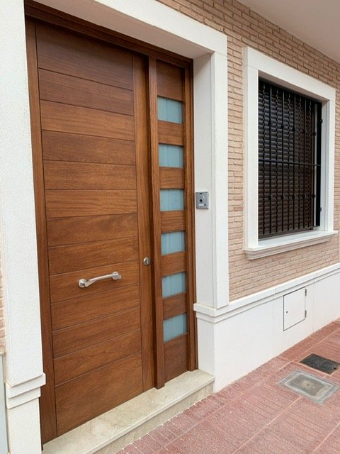 Puertas de calle de madera maciza