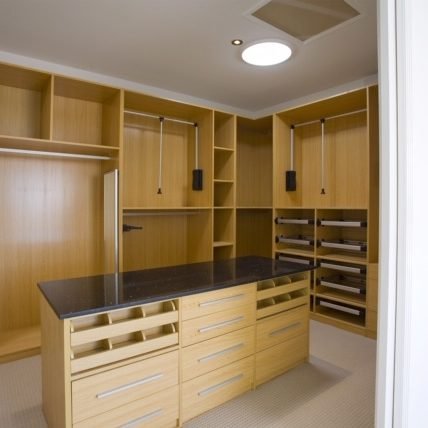 Armarios y vestidores de madera en Valencia