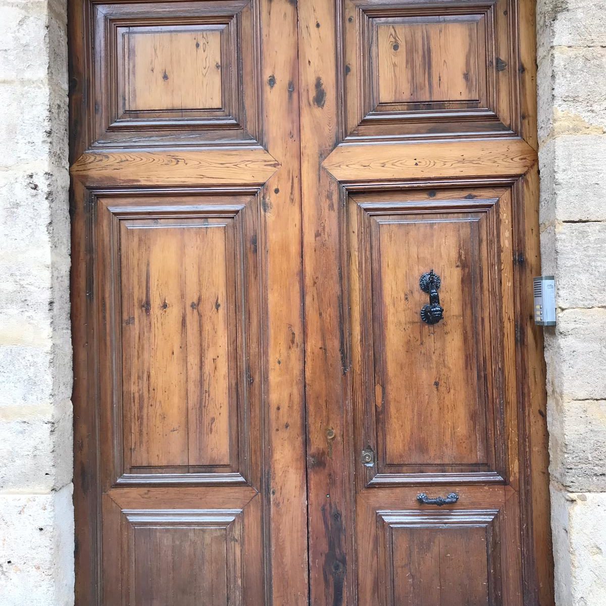 Restauración de puertas de madera en Valencia