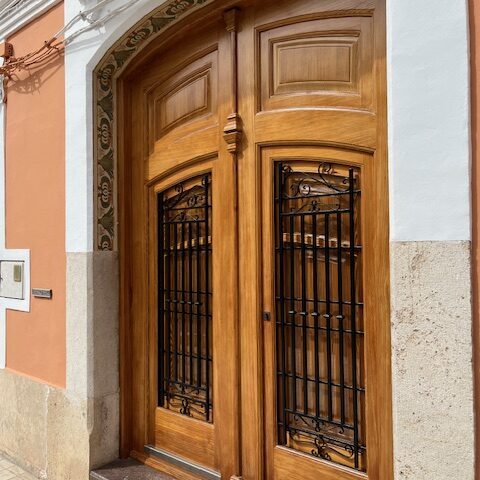 Puertas de calle de madera maciza