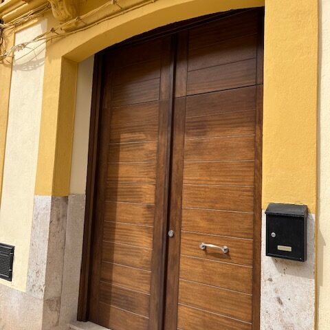 Puertas de calle de madera maciza