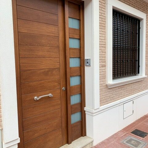 Puertas de calle de madera maciza