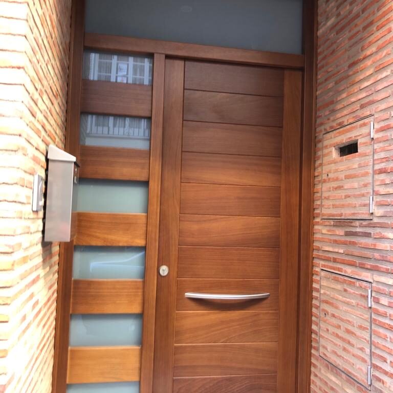 Puertas de calle de madera maciza