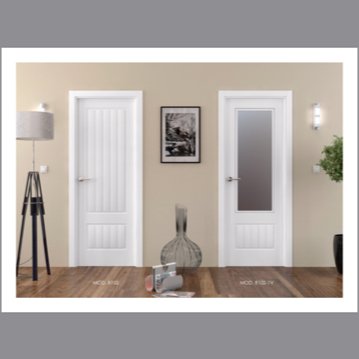 Puerta de madera lacada blanca