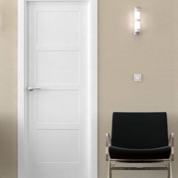 Puerta de madera lacada blanca