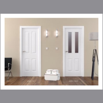 Puerta de madera lacada blanca